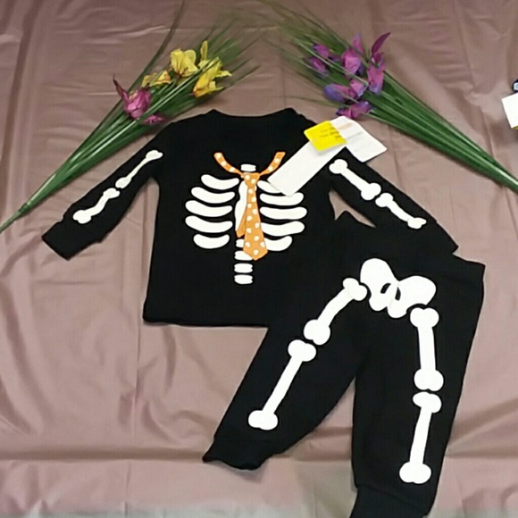 Gymboree Other - NWT Gymboree boys 6-12m black skeleton pjs set